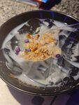 锅中烹饪的多彩食材