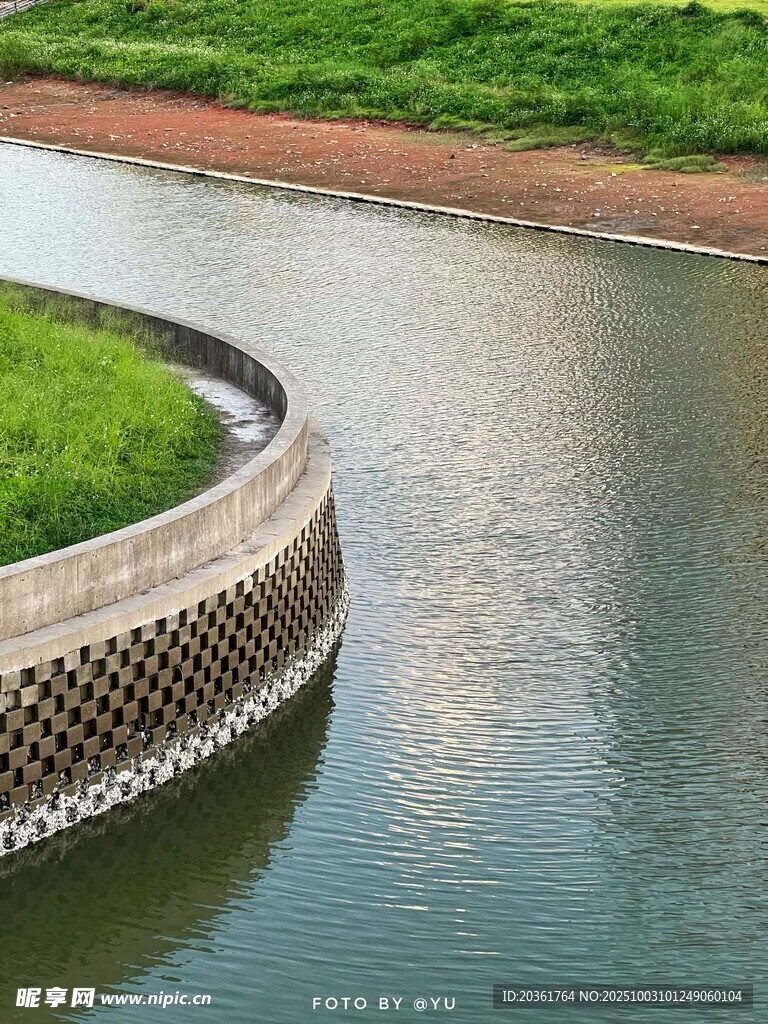 河畔护岸景观