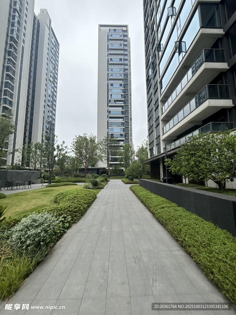 现代都市中的景观步道