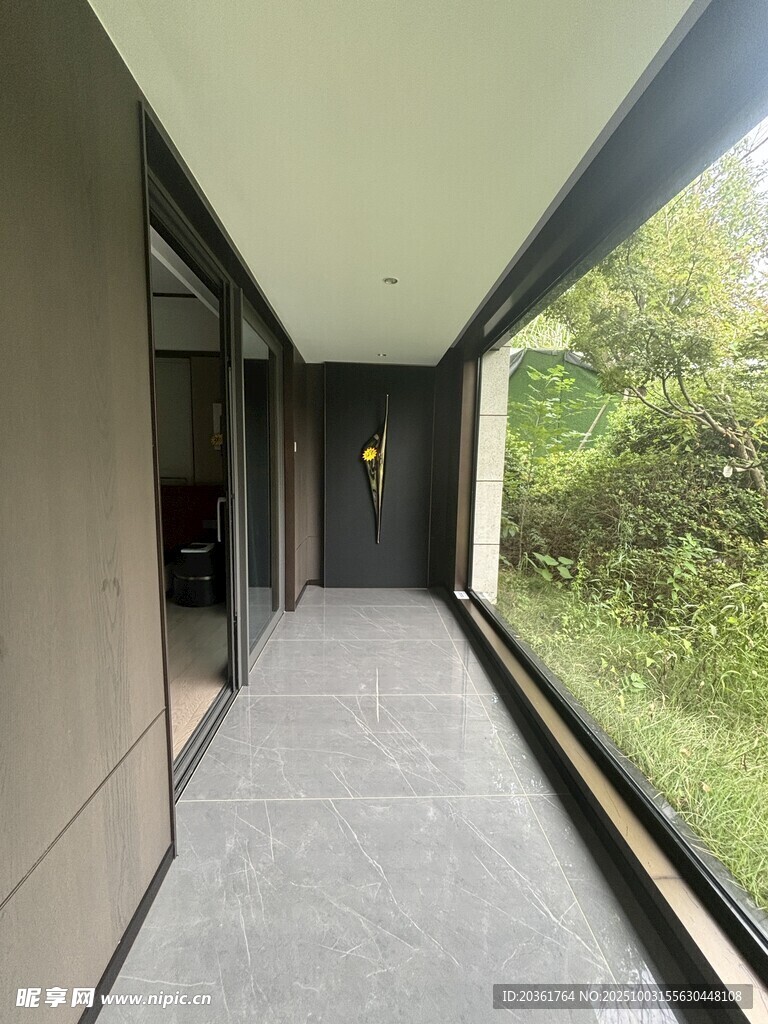 现代简约风格的室内走廊