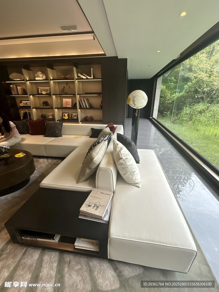 现代简约风客厅优雅景致