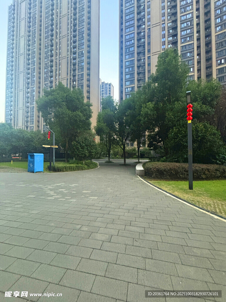 城市住宅区的开阔道路