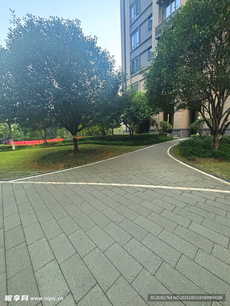 小区内的宁静步道景观