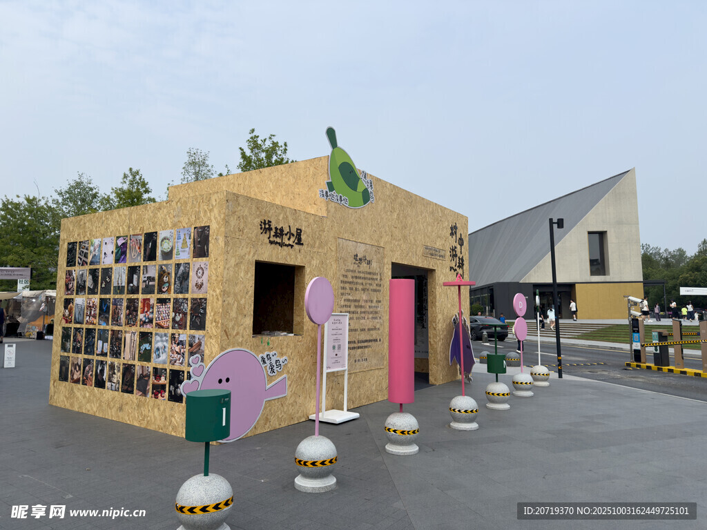 户外创意木质展示小屋