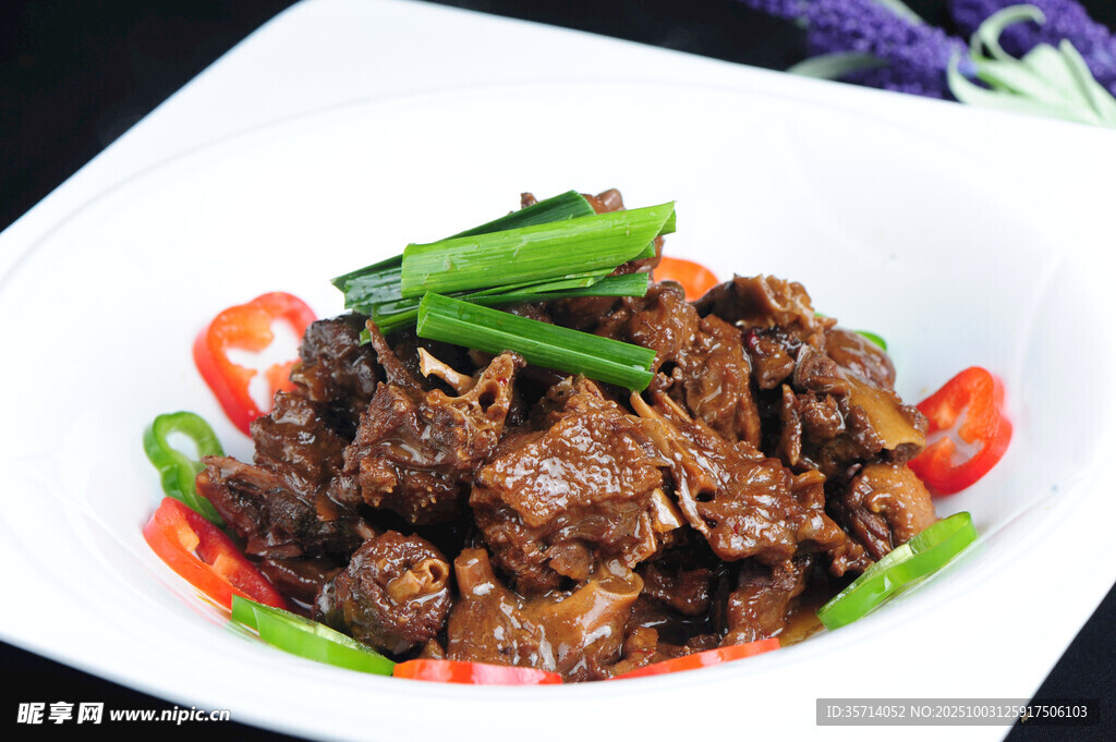 美味红烧牛肉色泽诱人