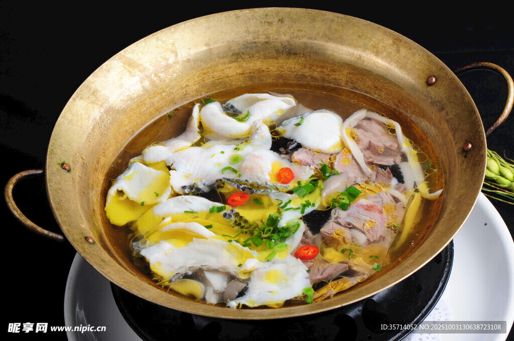 铜锅海鲜火锅美味诱人