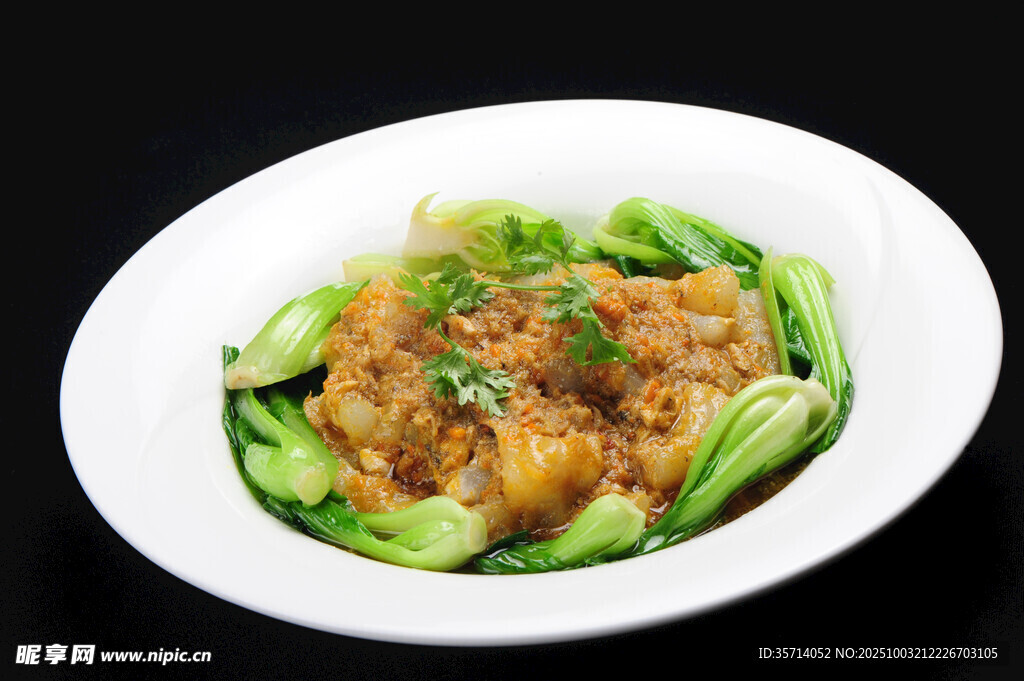 美味红烧鸡块配青菜
