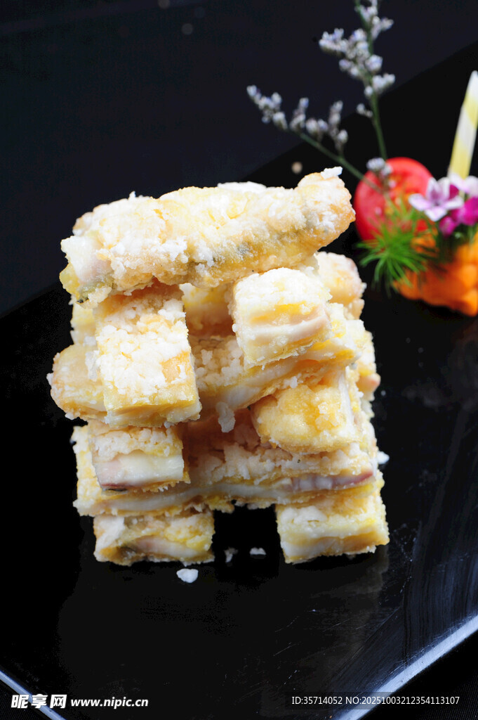 美味千层酥糕点摆拍
