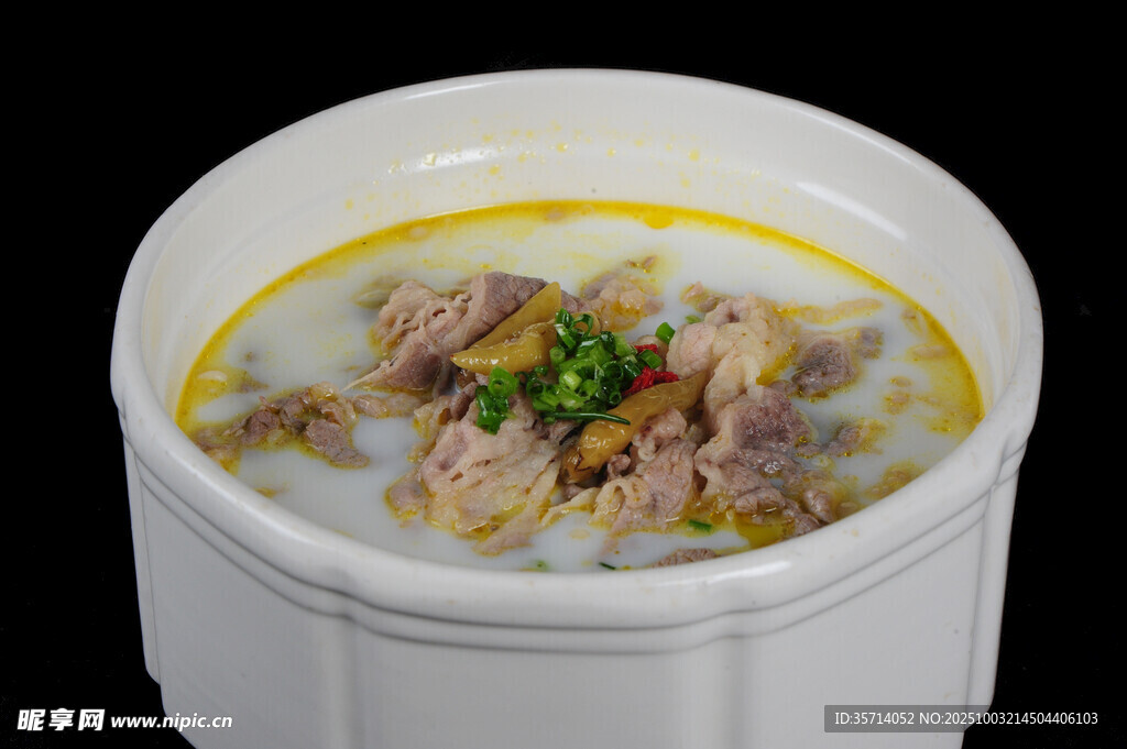 滋补鸡汤营养美味