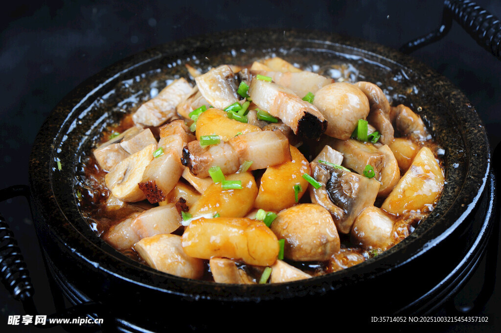 美味鸡肉煲鲜香诱人
