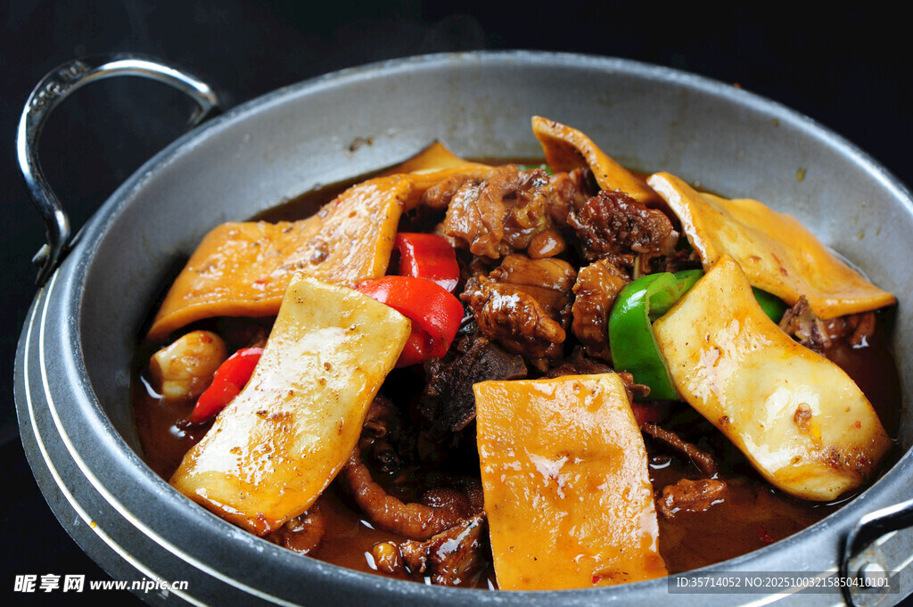 美味香锅食材丰富诱人