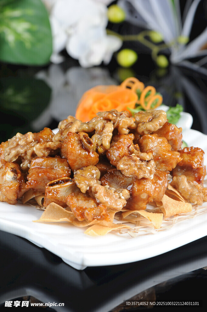 美味可口的特色炒鸡肉块
