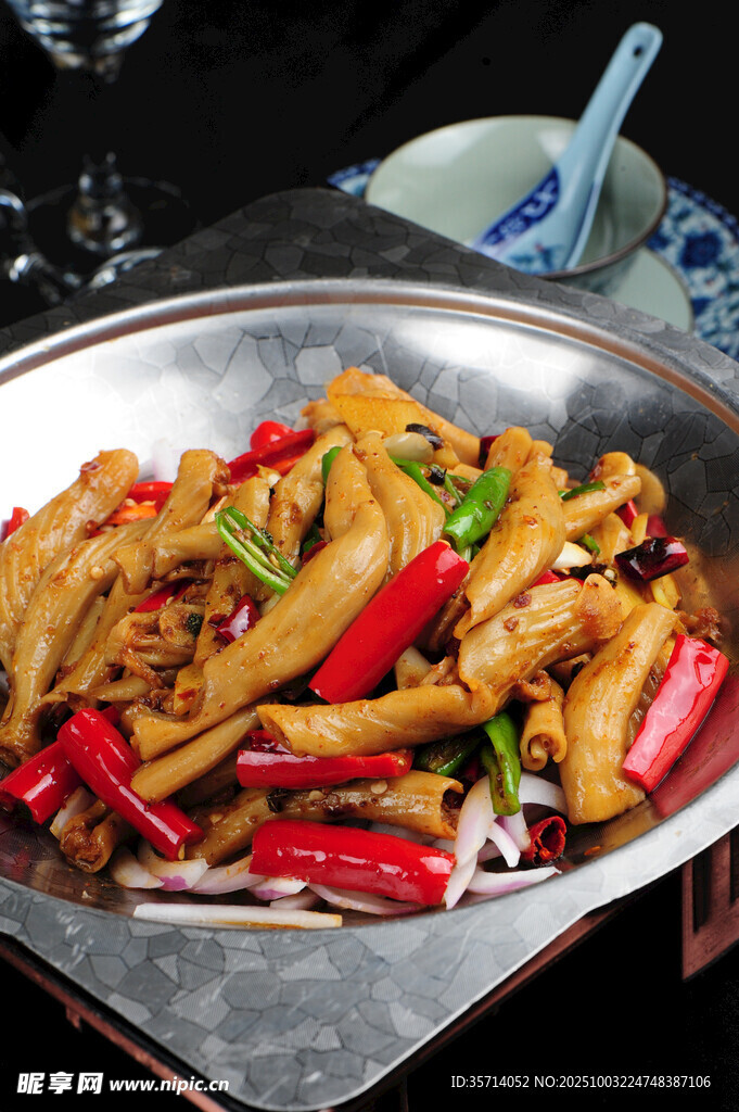 香辣美味鸡爪一锅端
