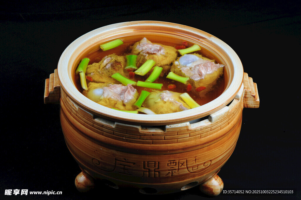 瓦罐蒸肉鲜香诱人