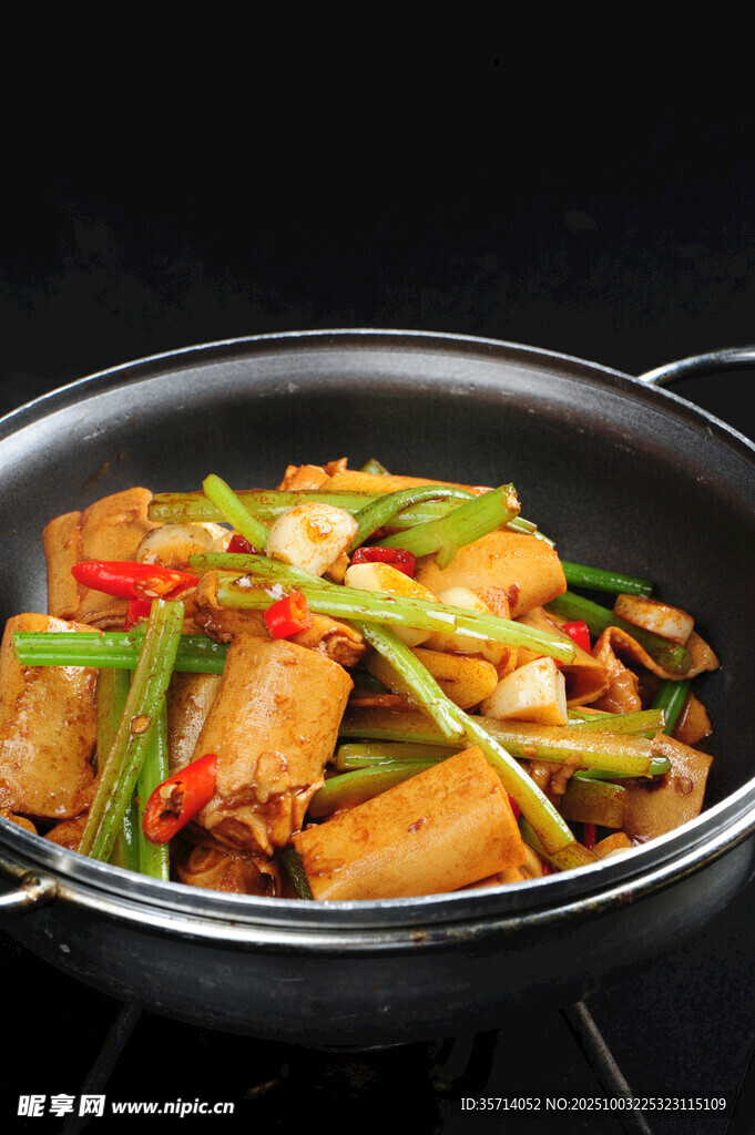 美味香锅食材丰富诱人