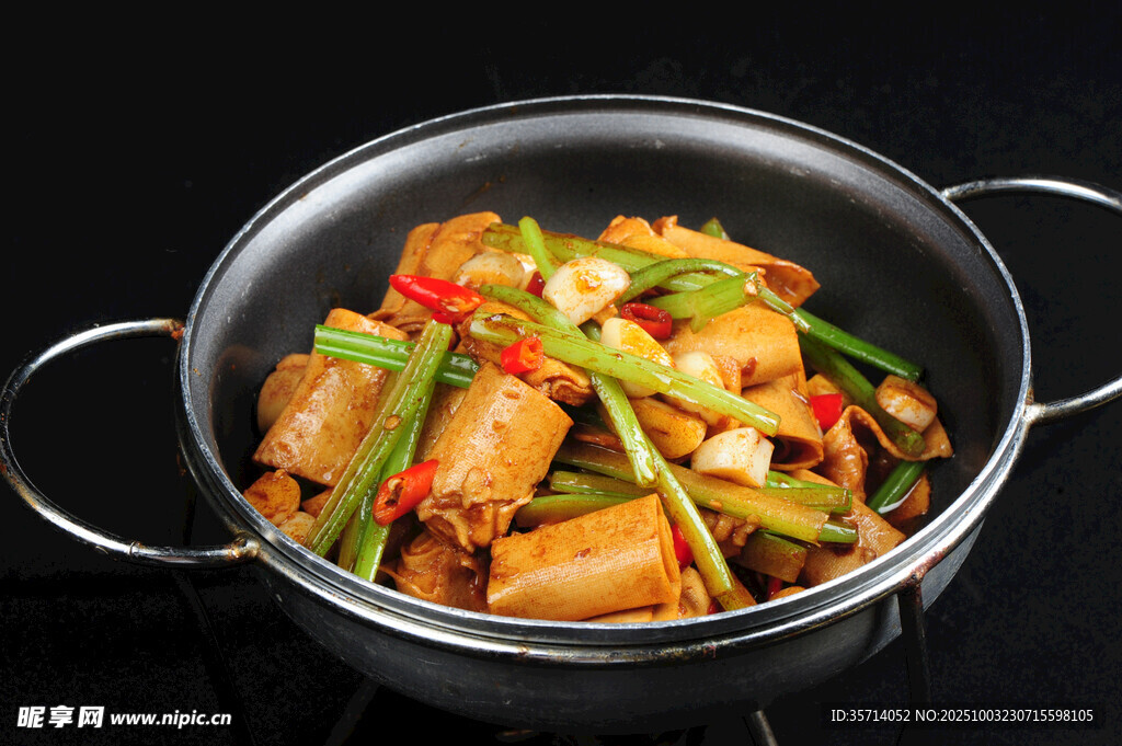 美味香辣干锅食材丰富