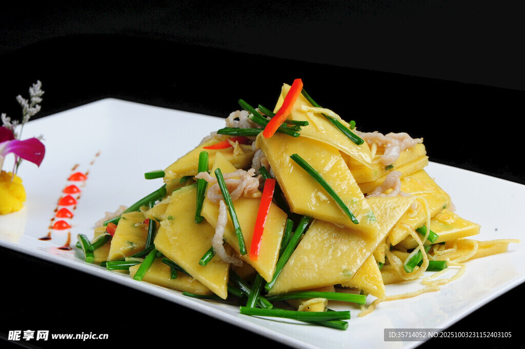 美味豆皮菜肴色彩诱人