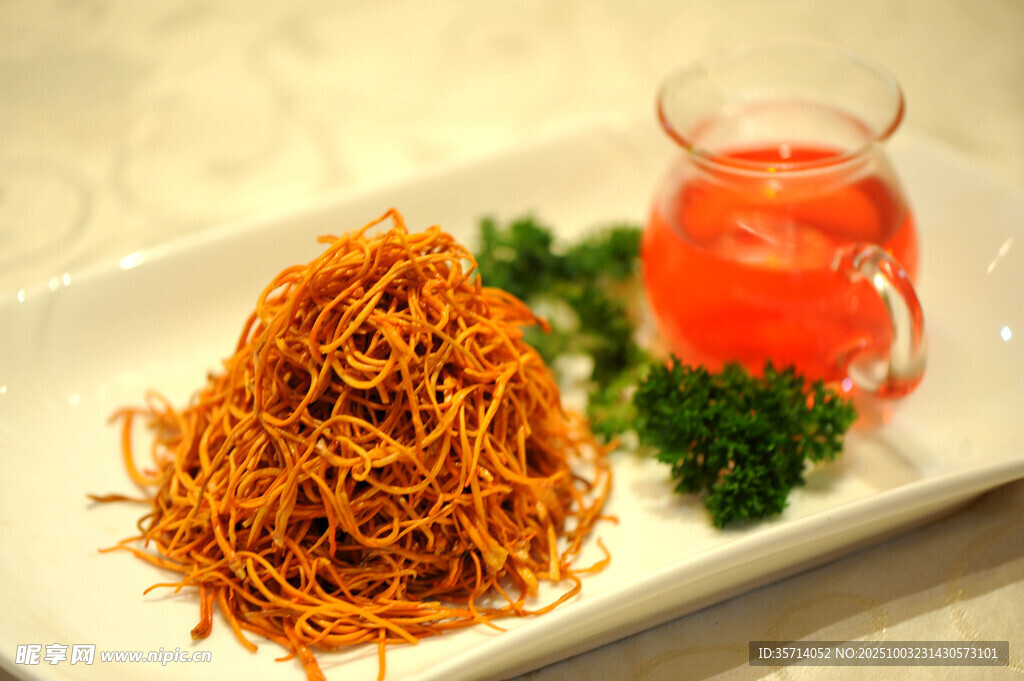 香脆金丝菜搭配爽口饮品