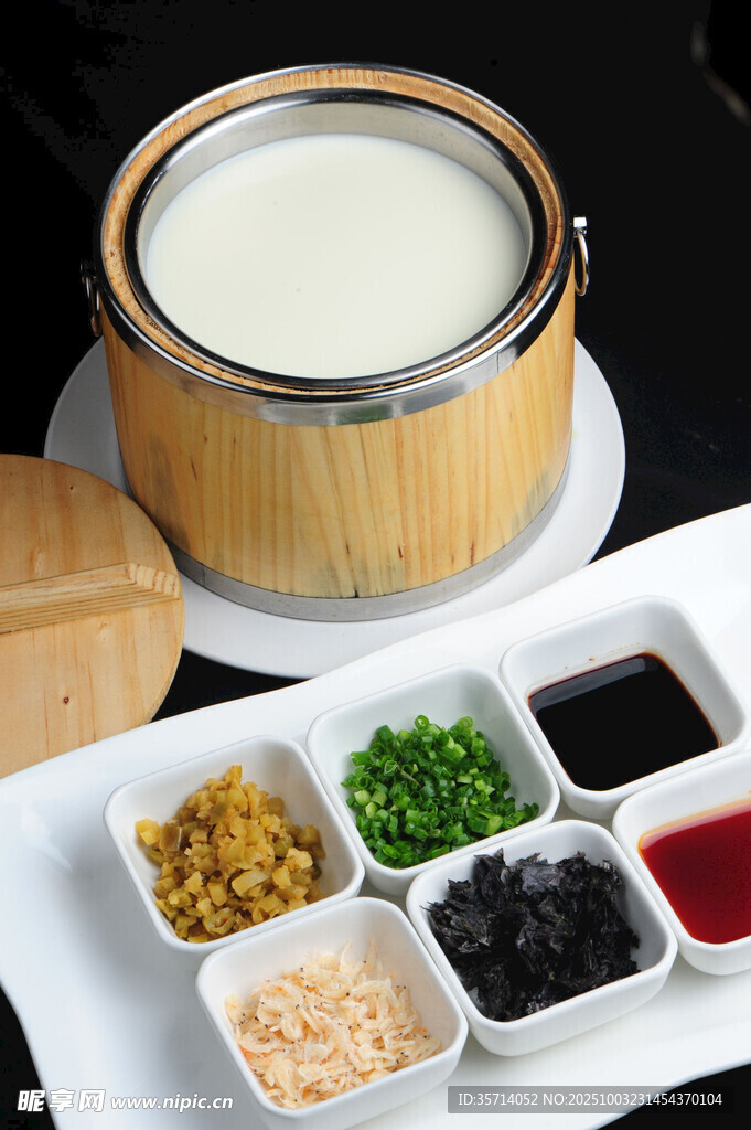 传统豆浆配多样美味小料