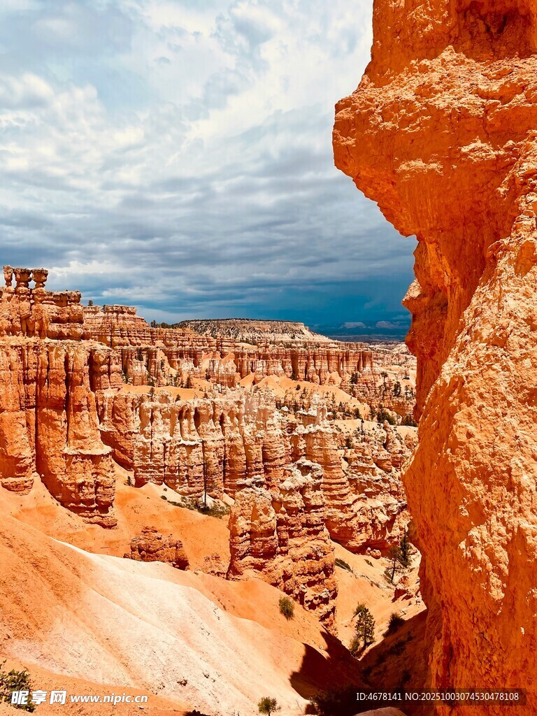 布莱斯峡谷壮丽红岩景观