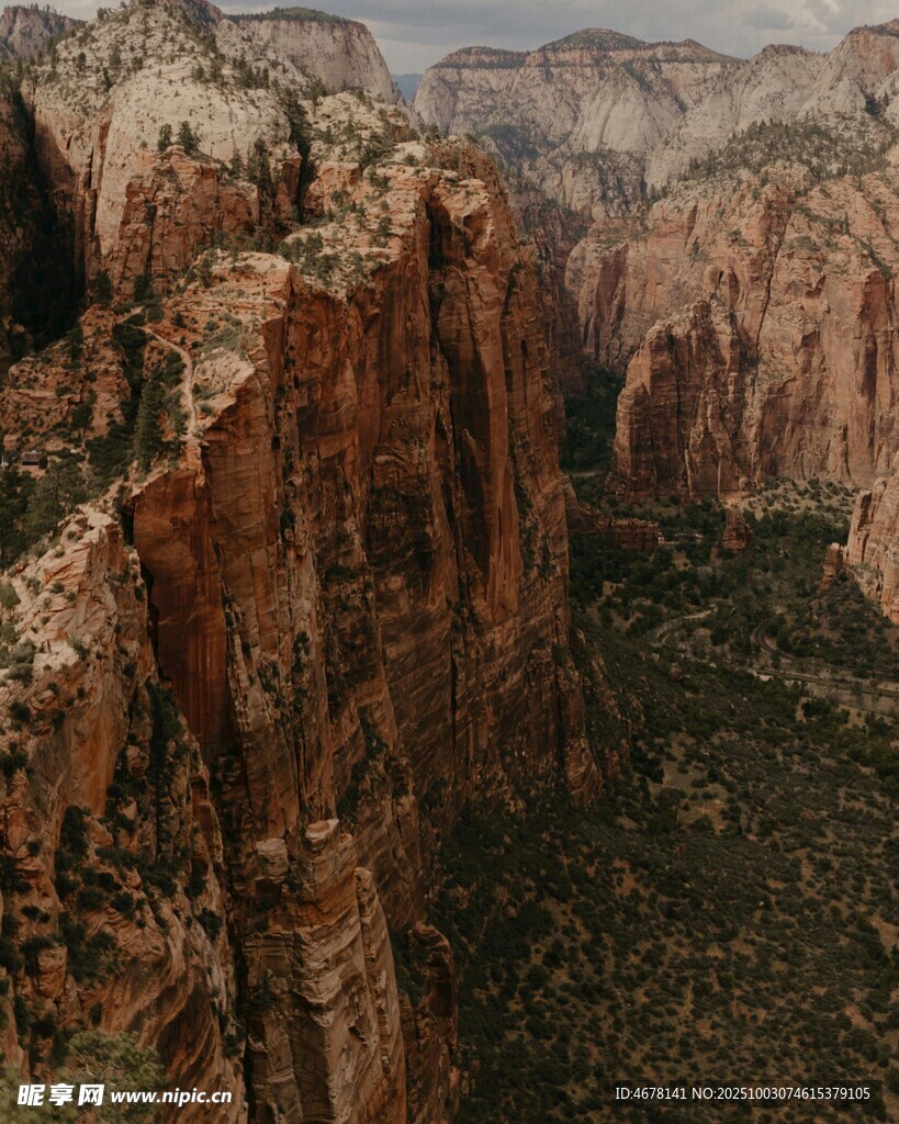 壮丽峡谷景观