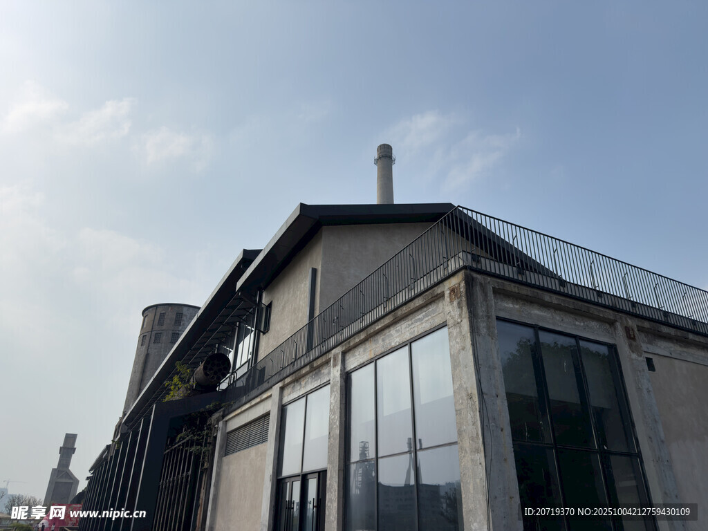 现代风格屋顶建筑外观