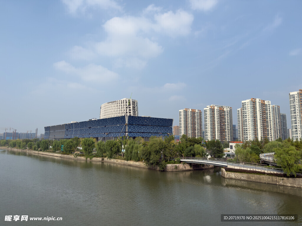 运河边的建筑
