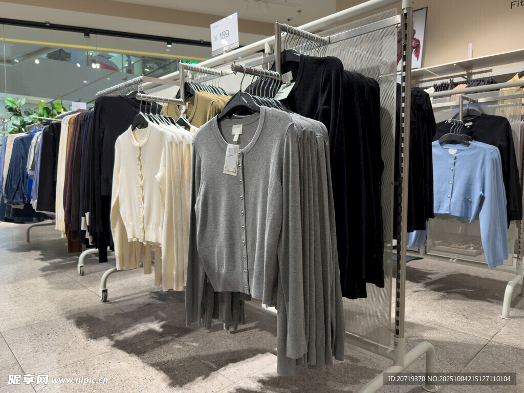 时尚服装店陈列展示