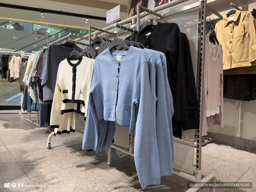 时尚服装店陈列展示