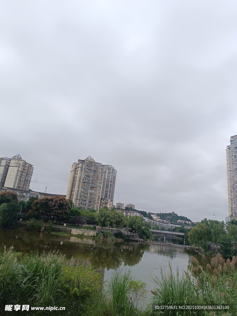 城市河畔风景
