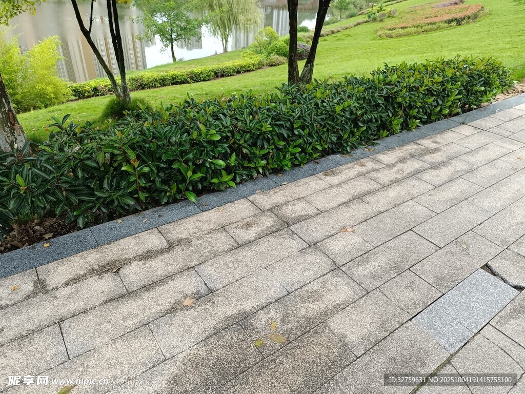 户外整洁的砖石步道景观