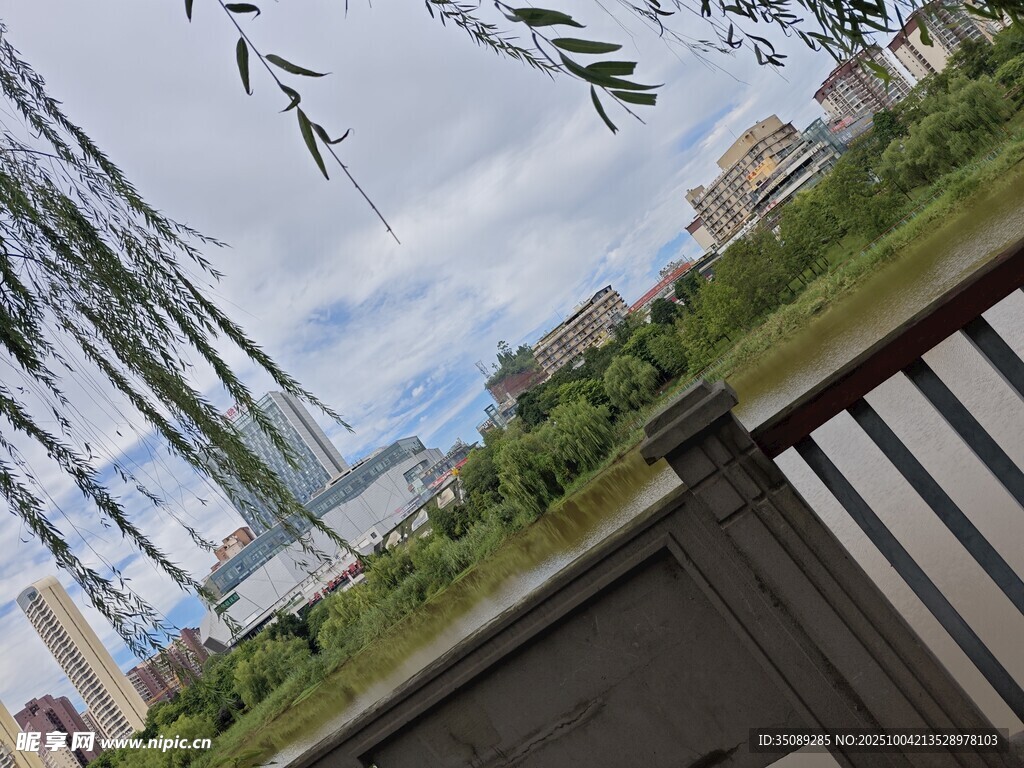 户外河畔风景