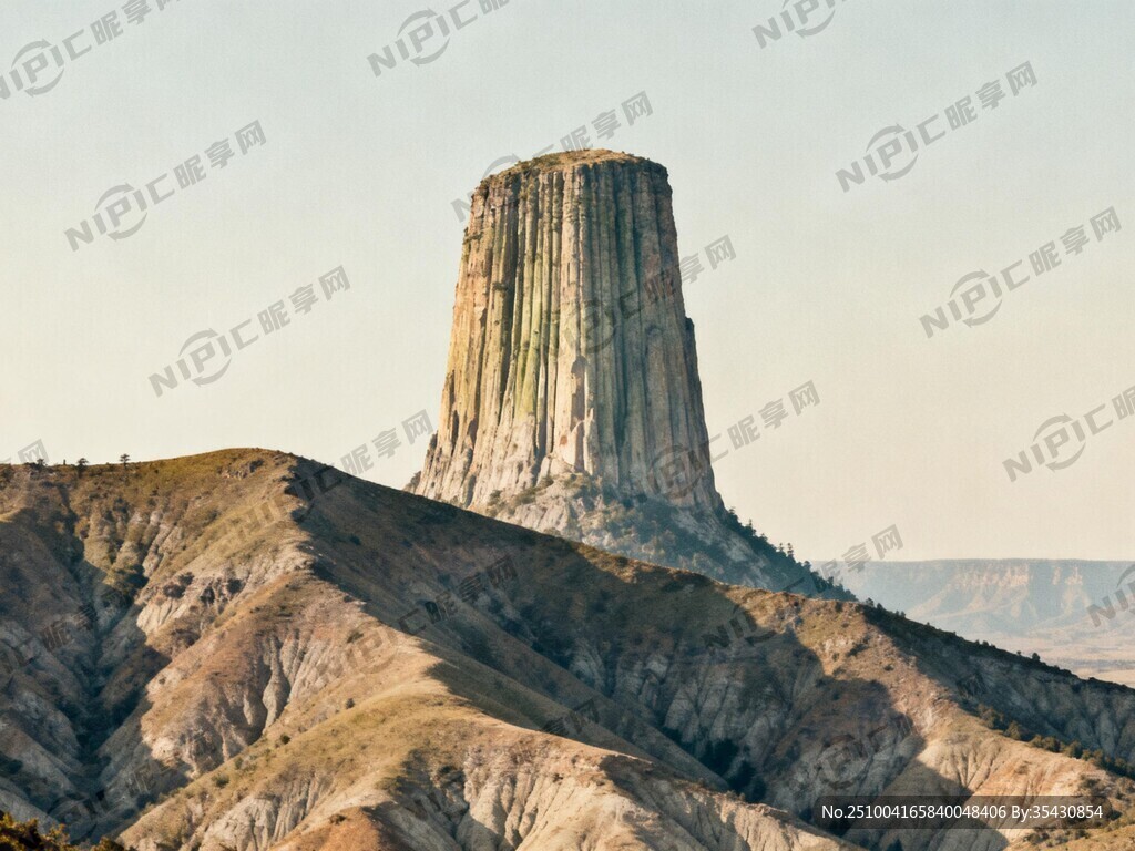 摄影图片 前面平平的横过一条山