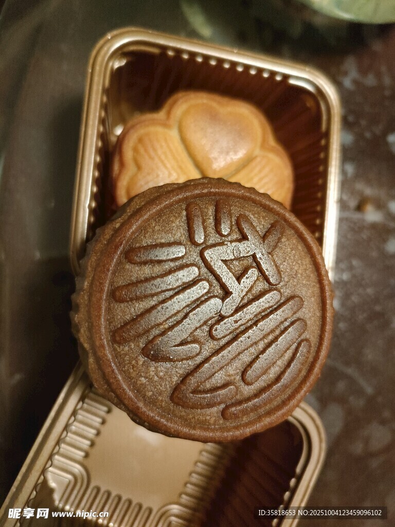 传统精美月饼