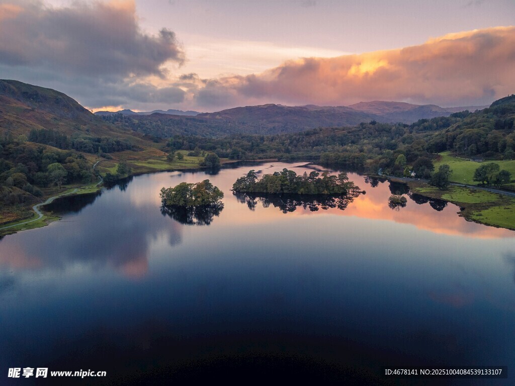 湖畔绝美黄昏风景