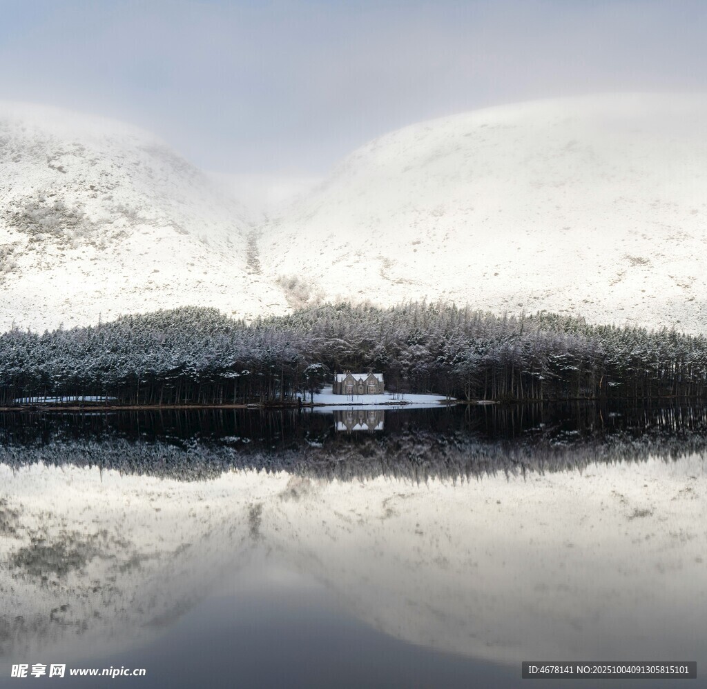 雪山湖泊倒影静谧美景