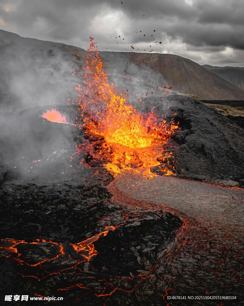 火山喷发的炽热瞬间