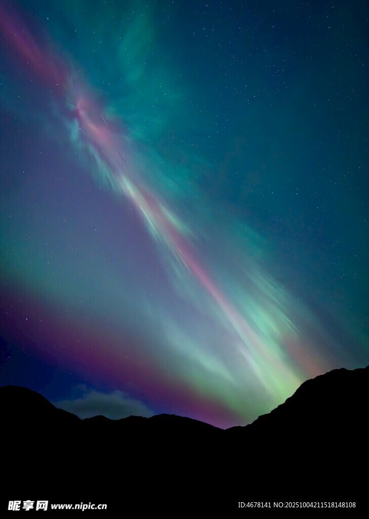 夜空中绚烂的极光美景