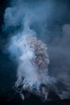 火山喷发瞬间壮丽景象