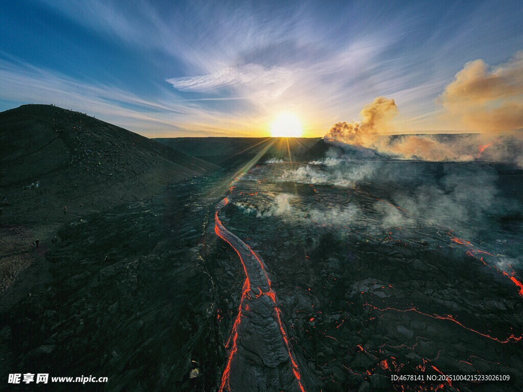 火山日落壮丽景观