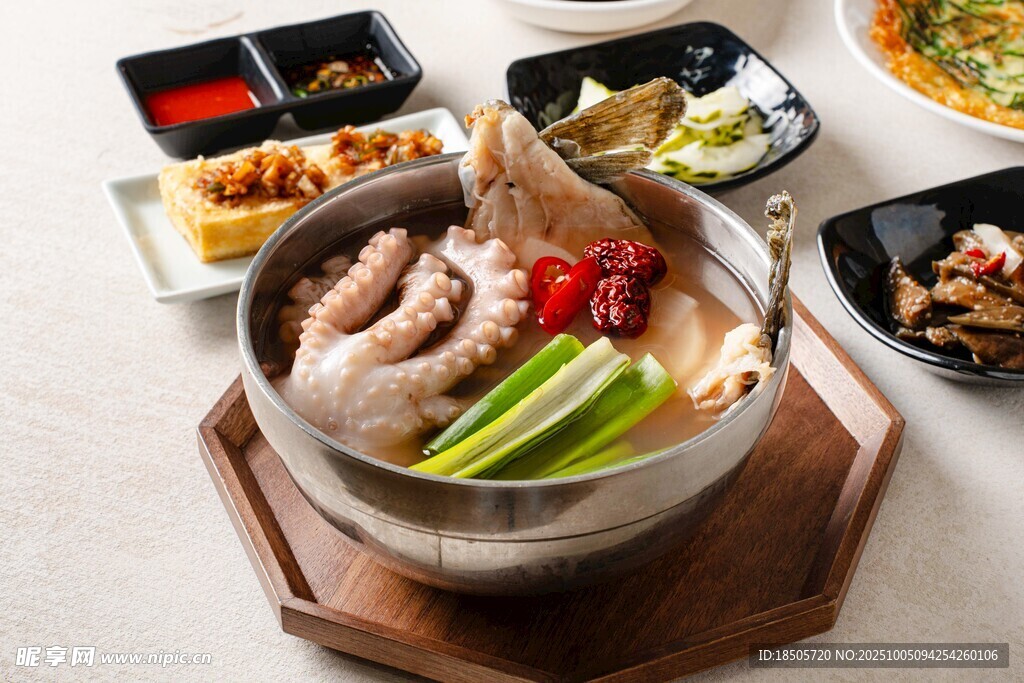 韩式炖鸡美食诱人呈现
