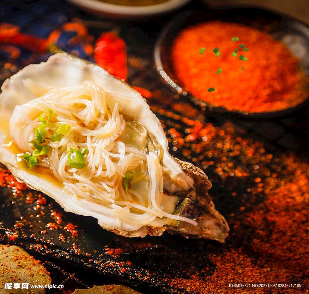 美味生蚝配特色蘸料