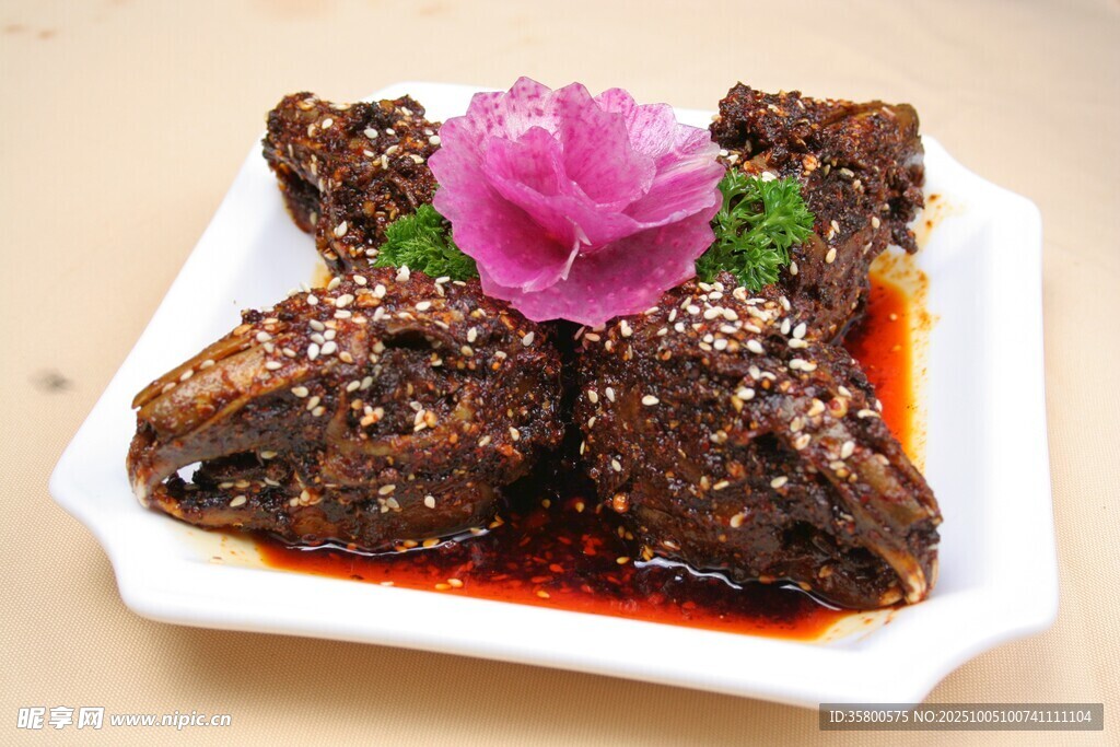 香辣排骨摆花饰