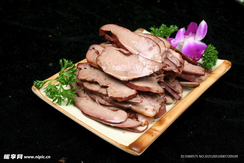 美味酱牛肉摆盘精致