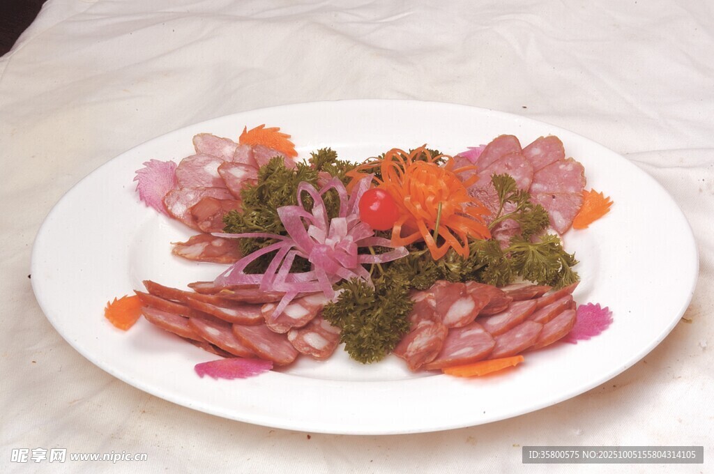 美味多样的肉类拼盘
