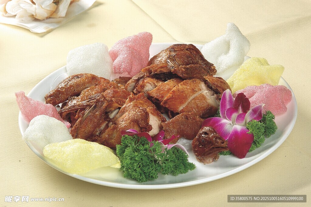 美味拼盘烤鸡配多彩蔬菜