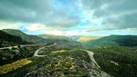 山间蜿蜒公路与壮美风景