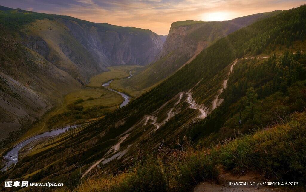 山间日落美景