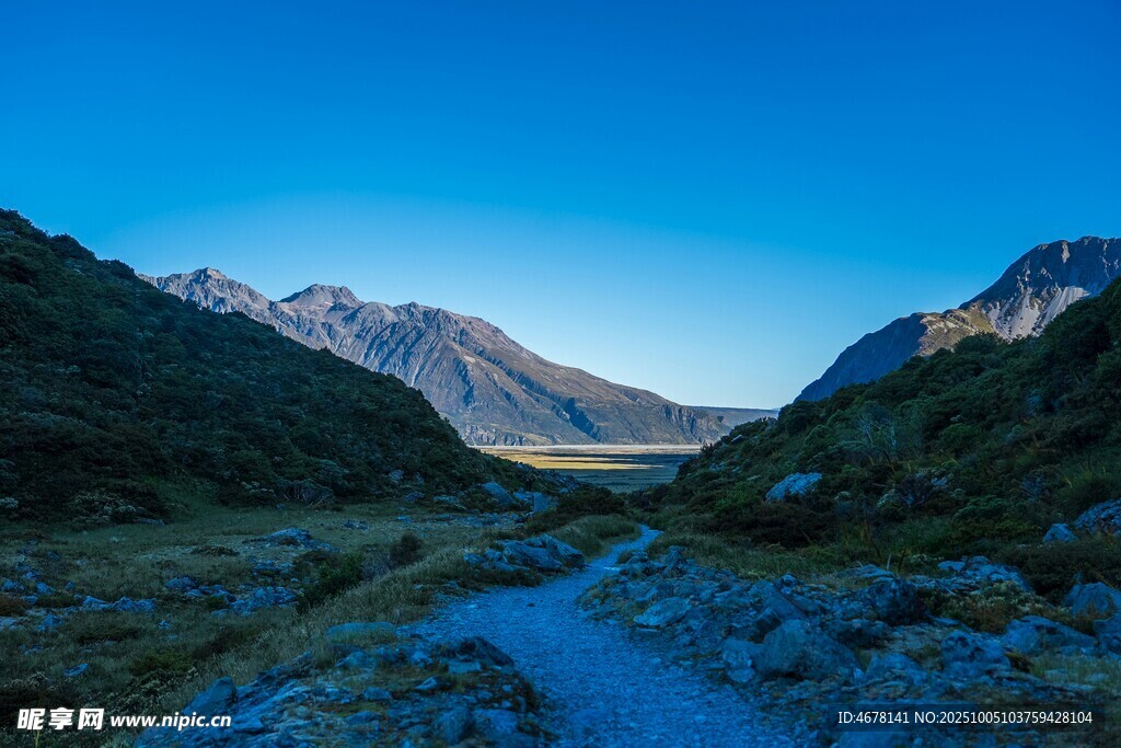 山间溪流美景