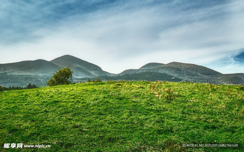 草原山峦美景